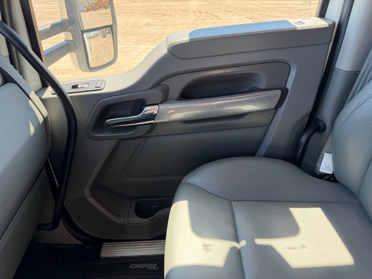 2018-kenworth-t680-image-66