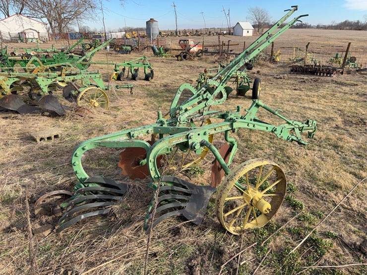 john-deere-pull-type-two-bottom-plow-image-3