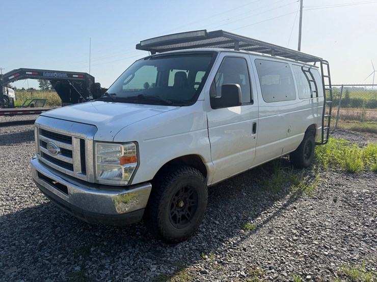 2013-ford-e350-image-1