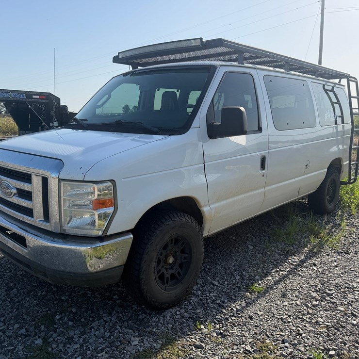 2013 FORD E350