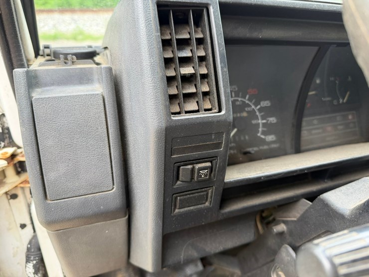 1993-isuzu-npr-image-56