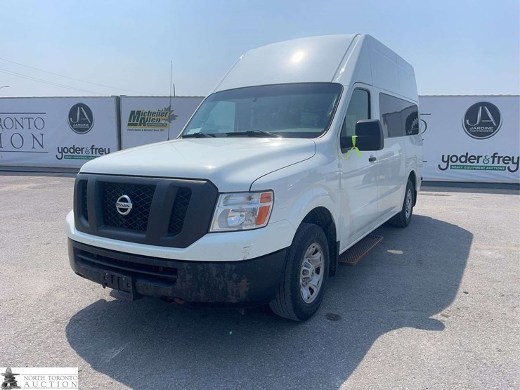 2020-nissan-nv2500hd-image-1