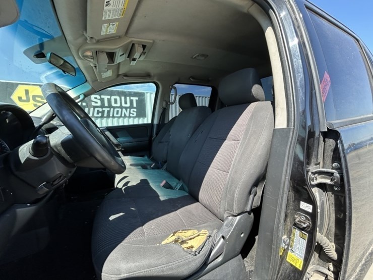 2012-nissan-titan-image-24