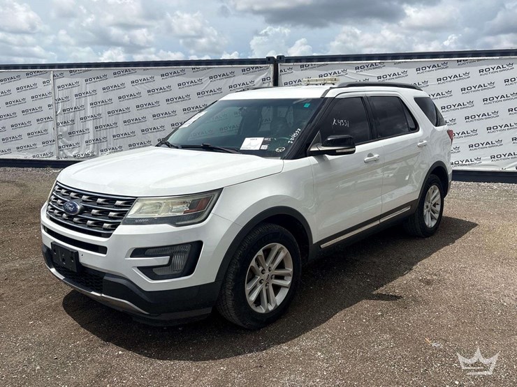 2017-ford-explorer-image-1