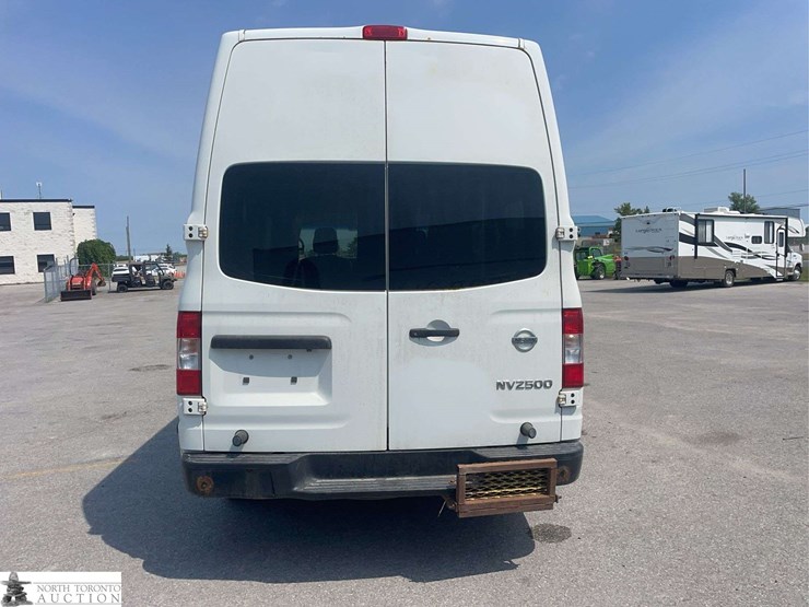 2020-nissan-nv2500hd-image-6