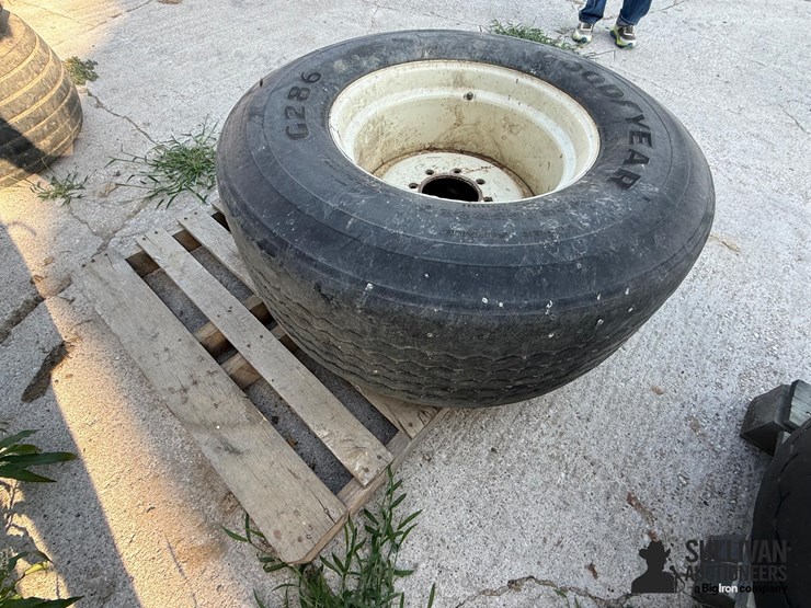 spare-brent-wagon-tire-&-rim-image-4