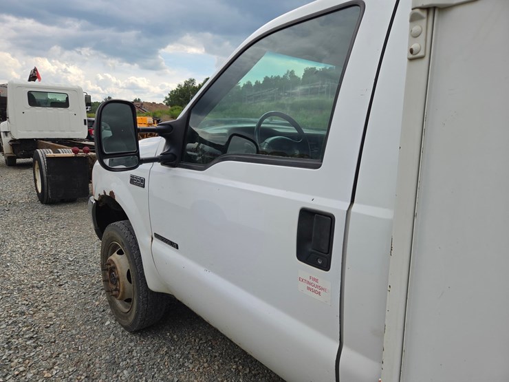 2001-ford-f550-image-18
