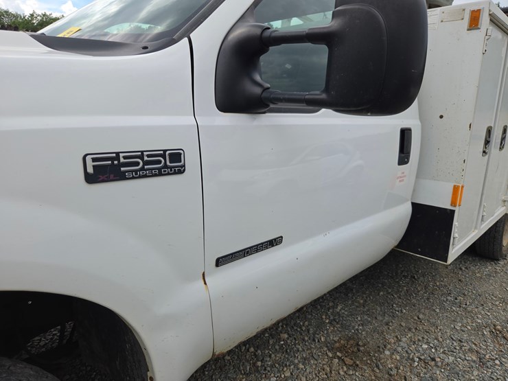 2001-ford-f550-image-17