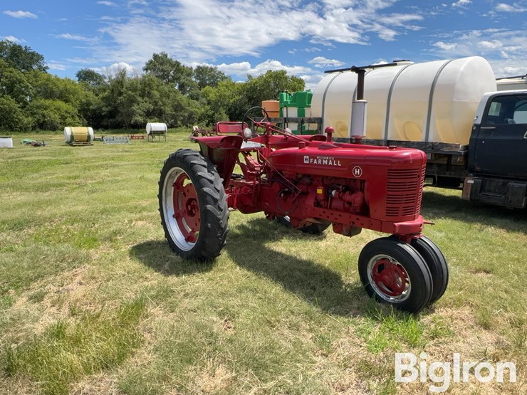 farmall-h-2wd-tractor-image-3
