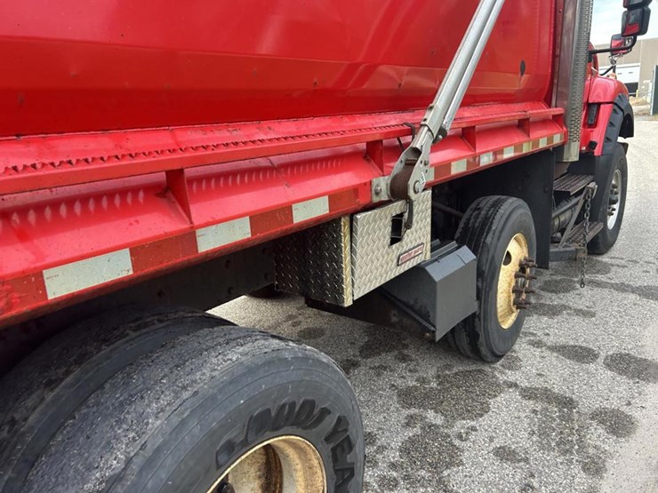 #1451-•-2013-international-workstar-tri-axle-dump-truck-image-21