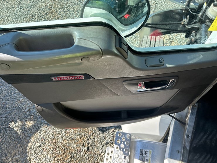 2018-kenworth-t270-image-104