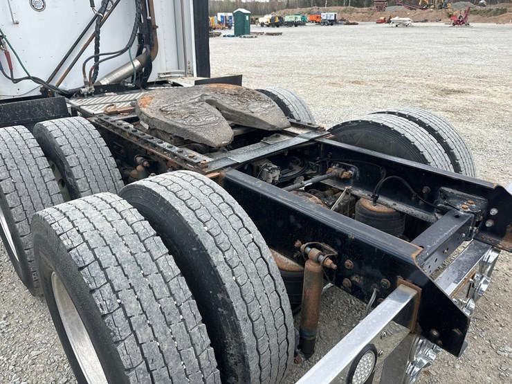 2014-kenworth-t660-image-18
