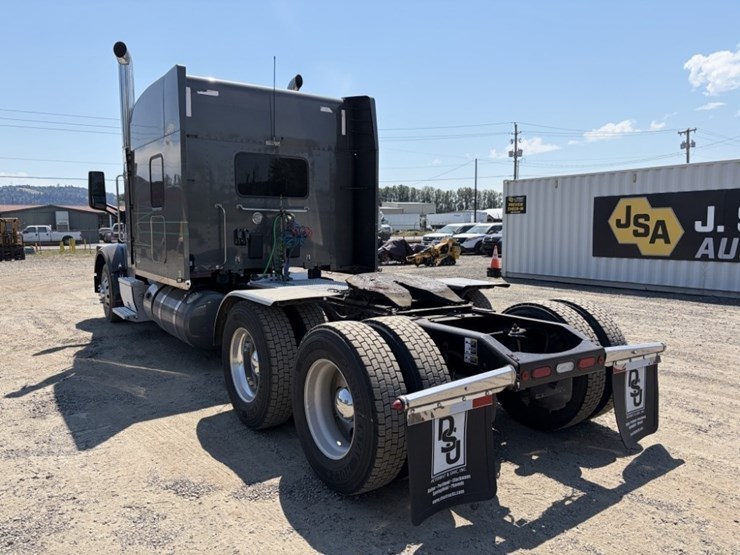 2021-peterbilt-567-image-5