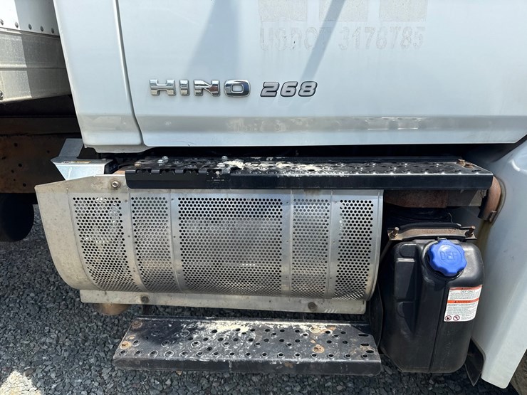 2018-hino-268-image-40