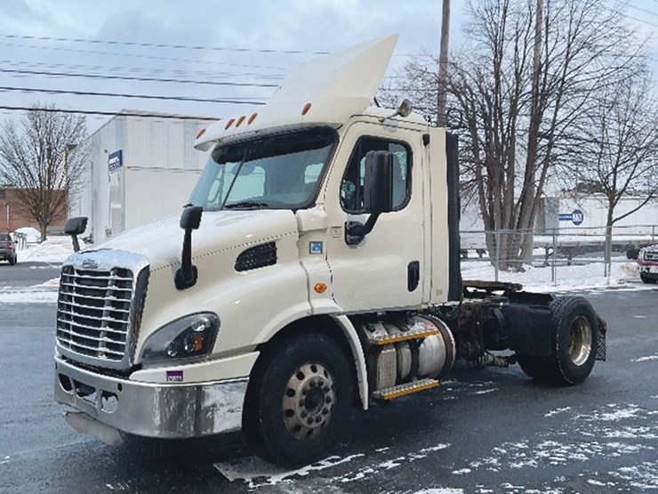2017-freightliner-cascadia-113-image-1