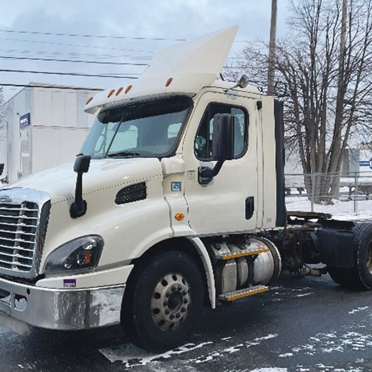 2017 FREIGHTLINER CASCADIA 113