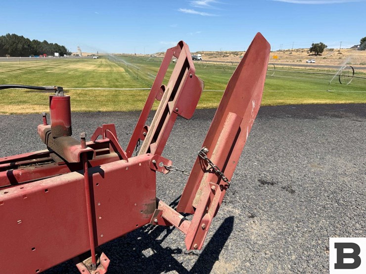 1975-massey-ferguson-235-image-17