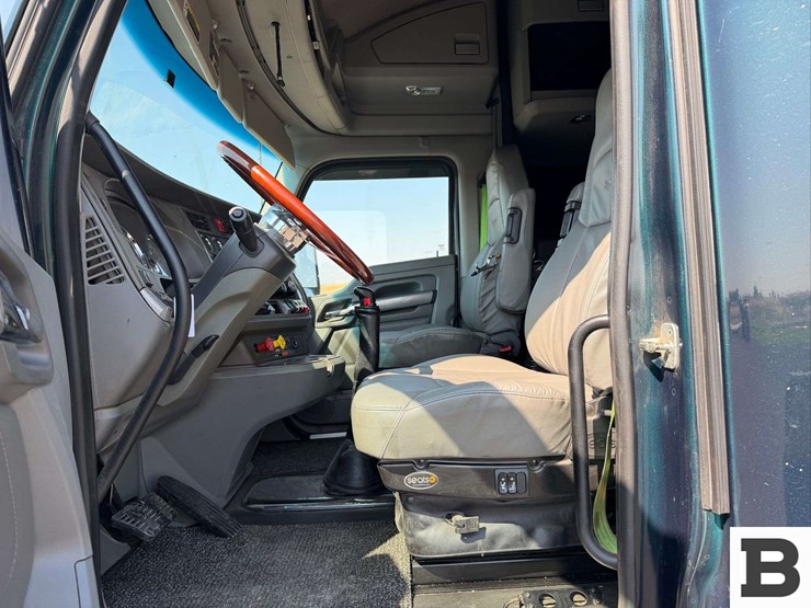 2016-kenworth-t680-image-27