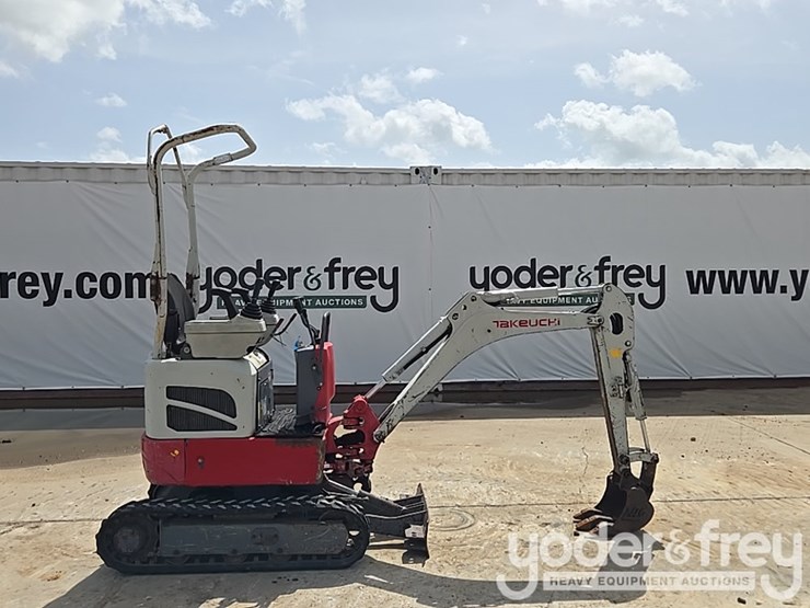 2017-takeuchi-tb210r-image-6