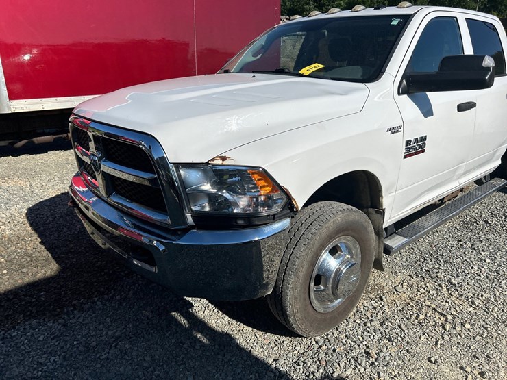 2017-dodge-3500-image-9