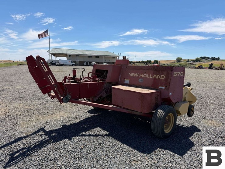 new-holland-570-image-1