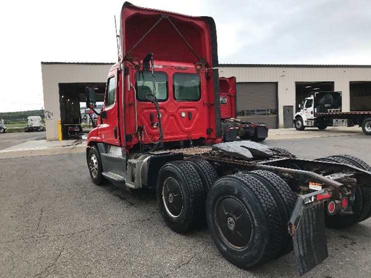 2018-freightliner-cascadia-125-image-2