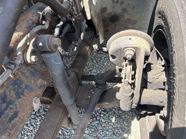 2018-hino-268-image-11