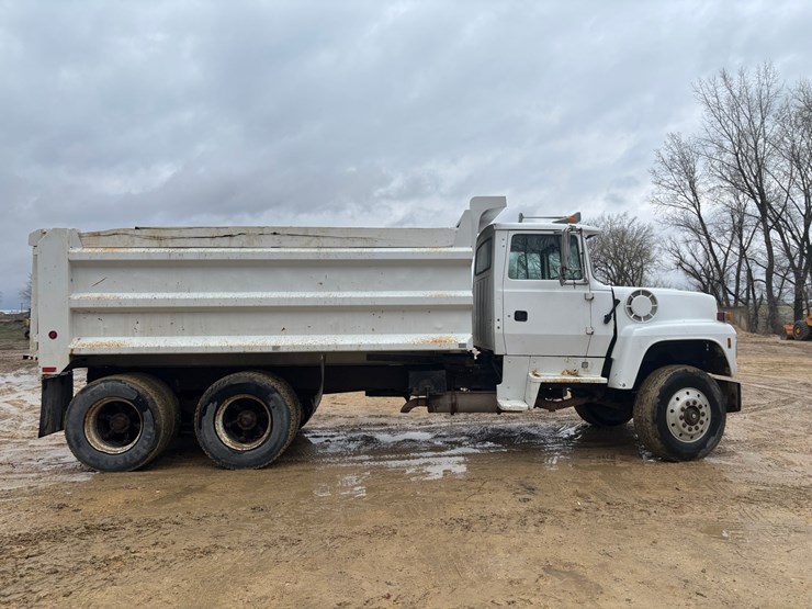 1997-ford-lt8000-image-4