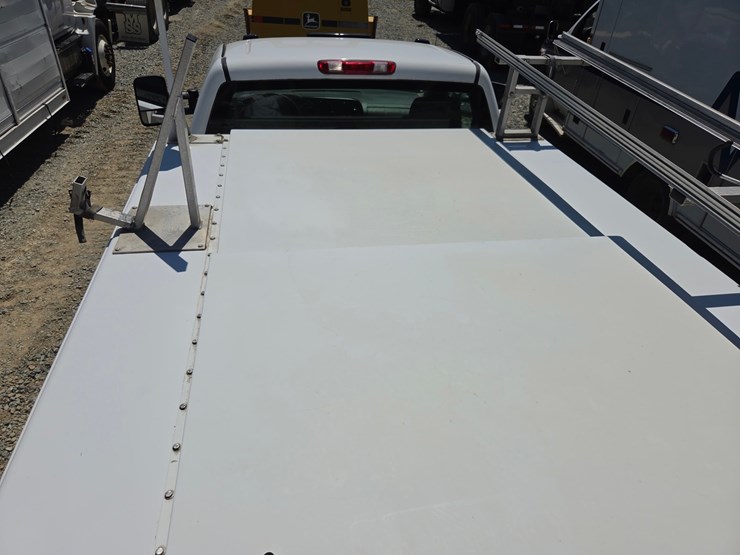 2011-chevrolet-2500-image-30