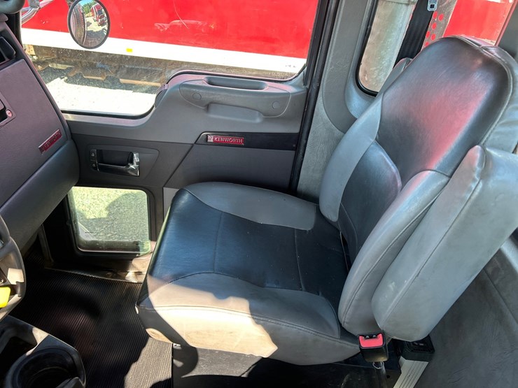 2018-kenworth-t270-image-94