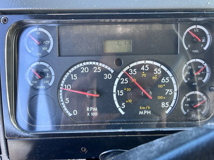#1680-•-2003-freightliner-day-cab-truck-tractor-image-58