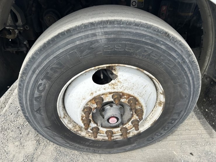 2016-peterbilt-389-image-9