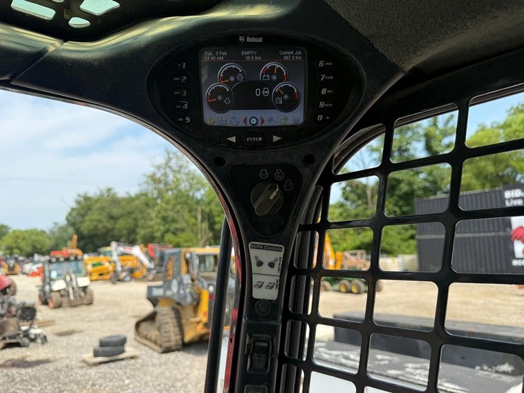 2016-bobcat-t870-image-23