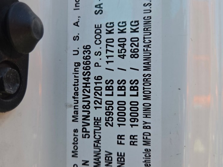 2017-hino-268-image-66