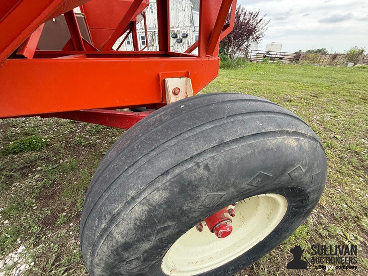 e-z-trail-275-bushel-gravity-wagon-image-20