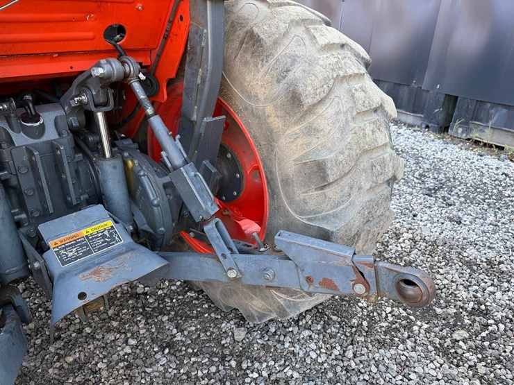 2013-kubota-l4760-image-18