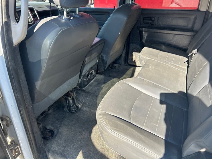 2017-dodge-3500-image-46