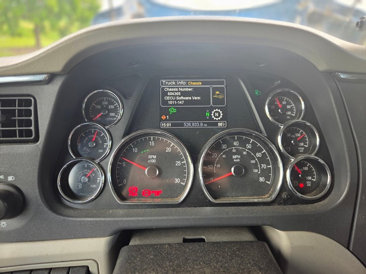 2019-peterbilt-579-image-57