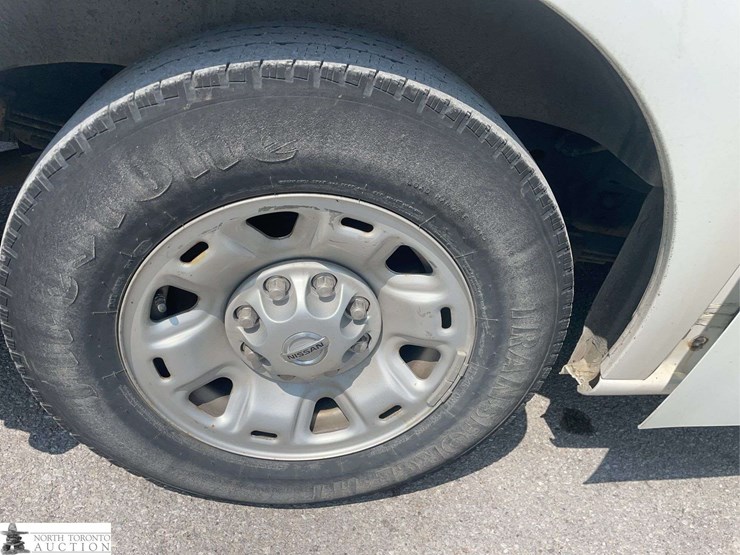 2020-nissan-nv2500hd-image-21
