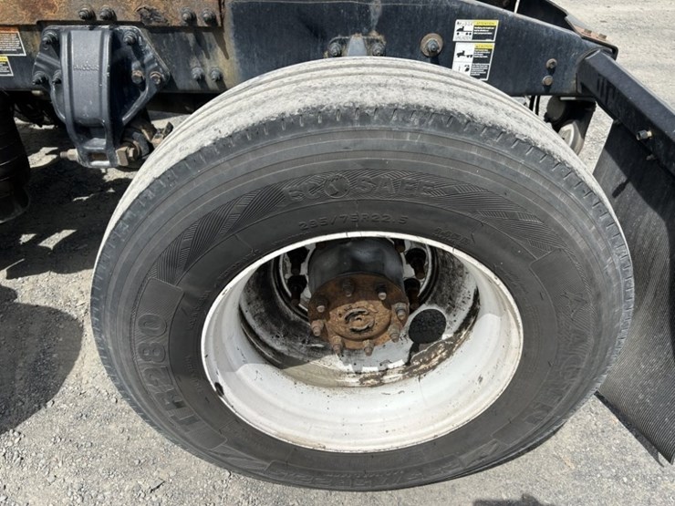 2016-peterbilt-389-image-13