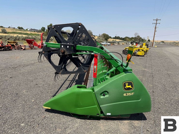 2019-john-deere-635f-image-5
