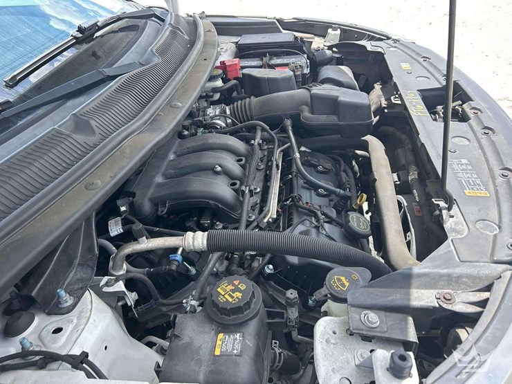 2016-ford-explorer-image-8