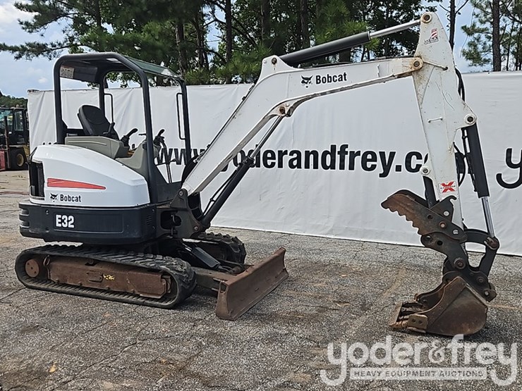 2017-bobcat-e32-image-7