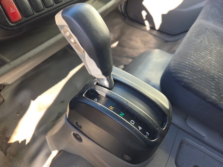 2015-hino-195-image-49