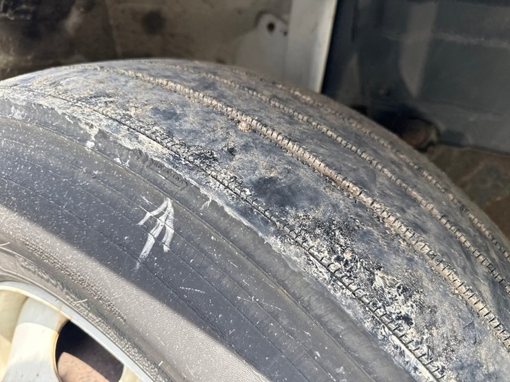 2018-hino-268-image-64