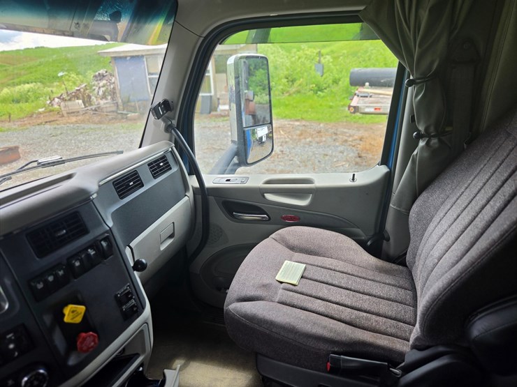 2019-peterbilt-579-image-51