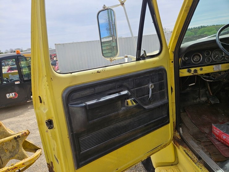 1975-ford-f750-image-56
