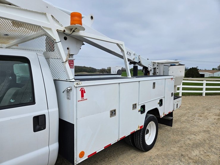 2008-ford-f550-image-12