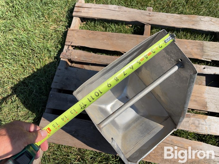 12”-stainless-steel-hog-feeders-image-19