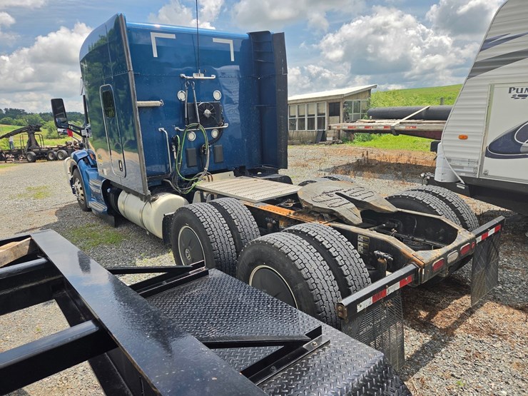 2019-peterbilt-579-image-3